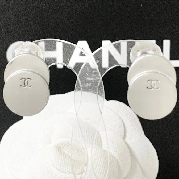 CHANEL CC Logos Double Round Clip-On Earrings Silver Tone Auth #7827 - Picture 1 of 4